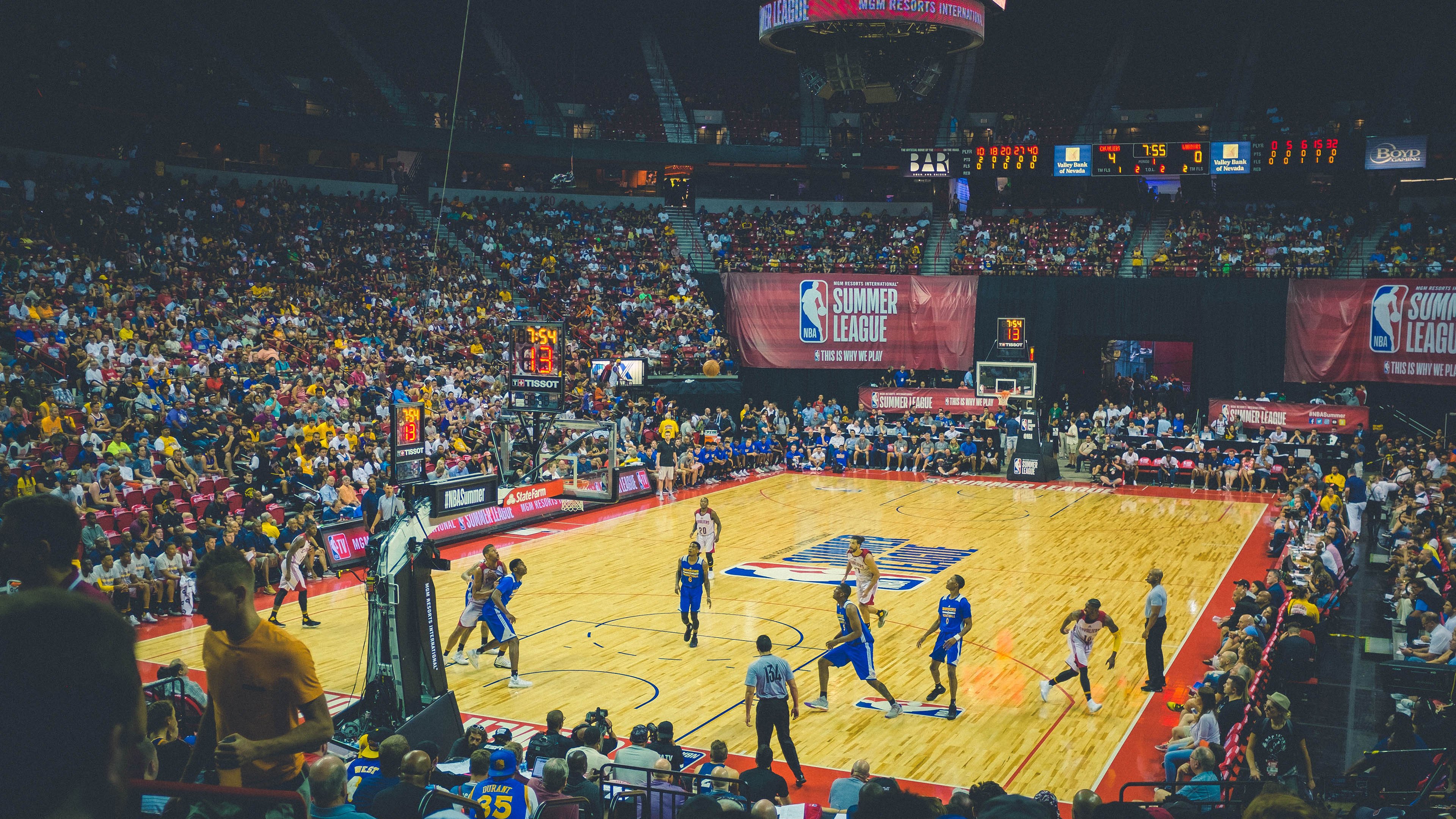 杜兰特末节狂飙点燃赛场，快船惊天逆转鹈鹕