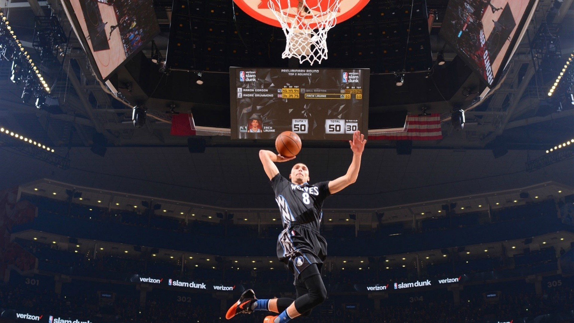 国王横扫湖人,王哲林带队取胜,一场唯一的胜利,改写CBA与NBA的平行叙事